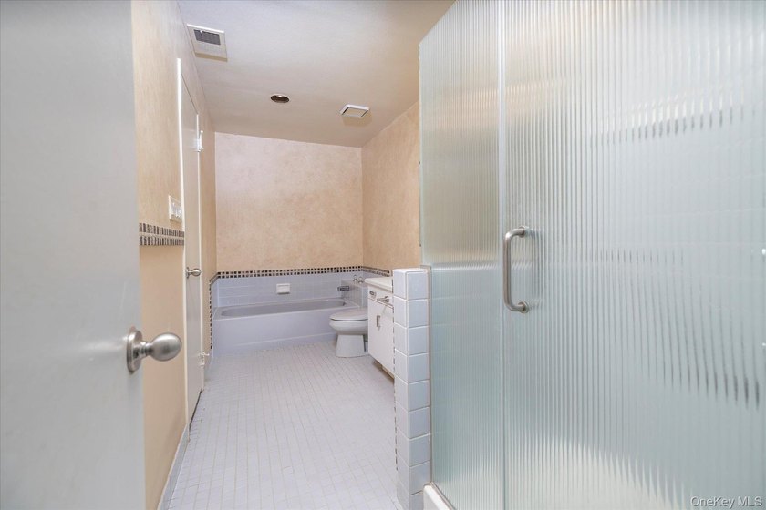 Welcome to resort-style living in the much sought-after gated - photo 26