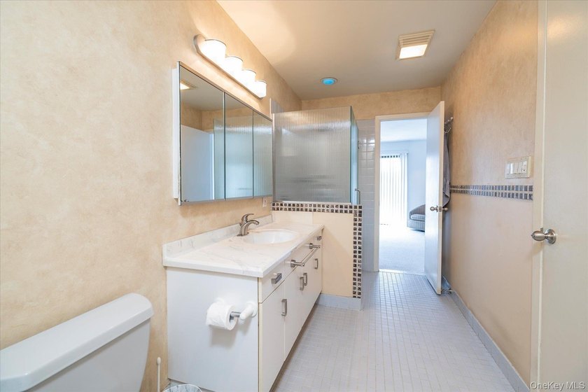 Welcome to resort-style living in the much sought-after gated - photo 27