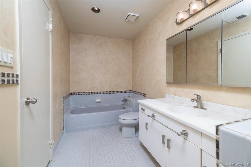 Welcome to resort-style living in the much sought-after gated - photo 28