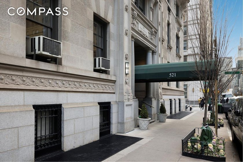 Loft-Like Prewar Condominium on Park Avenue Rarely available - photo 10