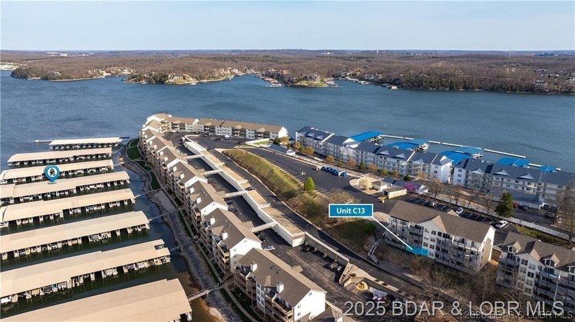 This well maintained, 2nd tier, Ledges Condo, with a lake view - photo 5