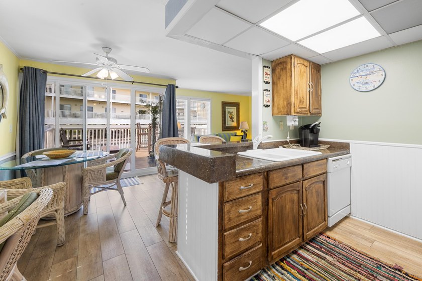 Investor alert! This 1BR/1BA end-unit canal-front condo with - photo 9