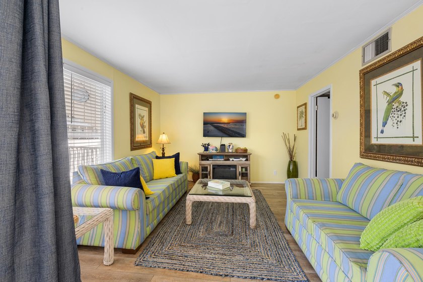 Investor alert! This 1BR/1BA end-unit canal-front condo with - photo 10