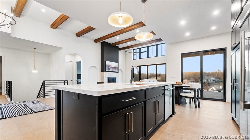 Recently completed by Thomas Construction, this luxury residence - photo 7