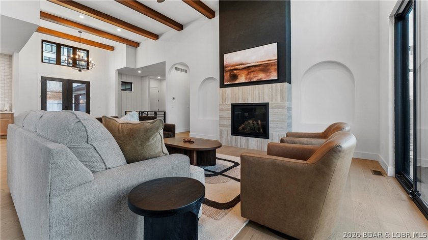 Recently completed by Thomas Construction, this luxury residence - photo 10