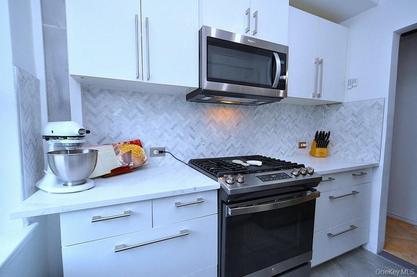 Step into this beautifully renovated 2-bedroom, 2-bath residence - photo 13