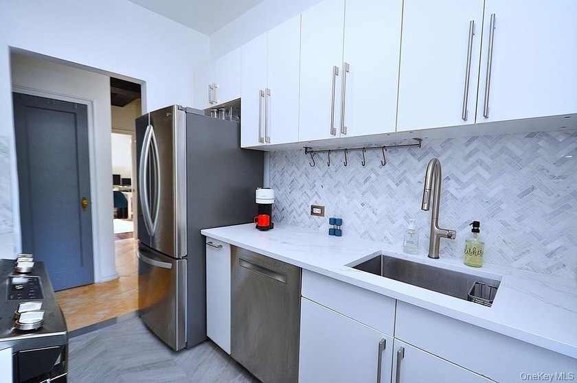Step into this beautifully renovated 2-bedroom, 2-bath residence - photo 14
