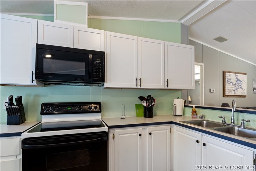 Discover this beautifully updated 4-bedroom, 3-bath lakefront - photo 15
