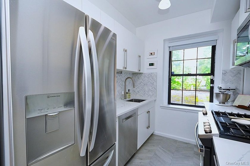 Step into this beautifully renovated 2-bedroom, 2-bath residence - photo 15