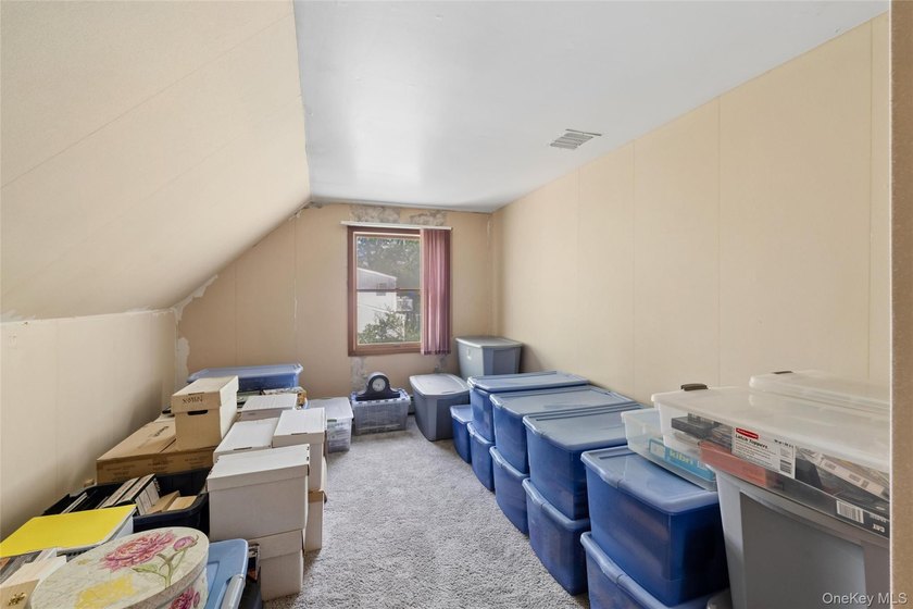 Spacious and versatile 2-story ranch offering 6 bedrooms plus a - photo 15
