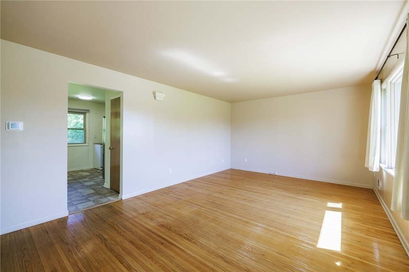 Perfect Easy Living in a Highly Desirable Location! This - photo 6