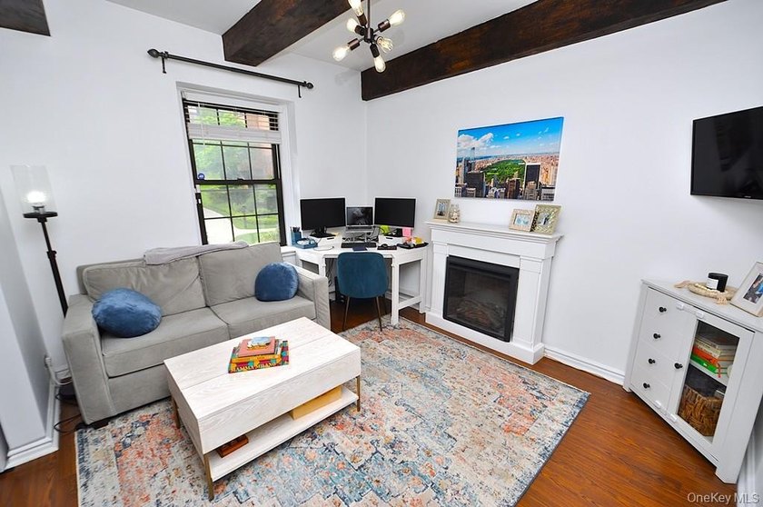 Step into this beautifully renovated 2-bedroom, 2-bath residence - photo 18