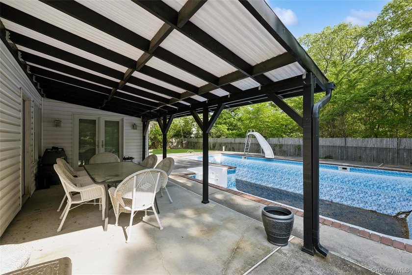 Spacious and versatile 2-story ranch offering 6 bedrooms plus a - photo 22