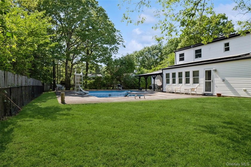 Spacious and versatile 2-story ranch offering 6 bedrooms plus a - photo 26