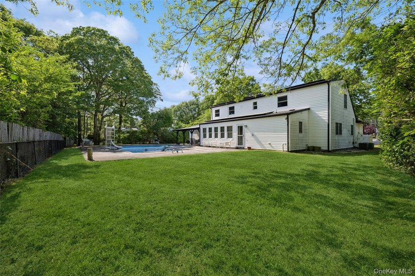 Spacious and versatile 2-story ranch offering 6 bedrooms plus a - photo 27