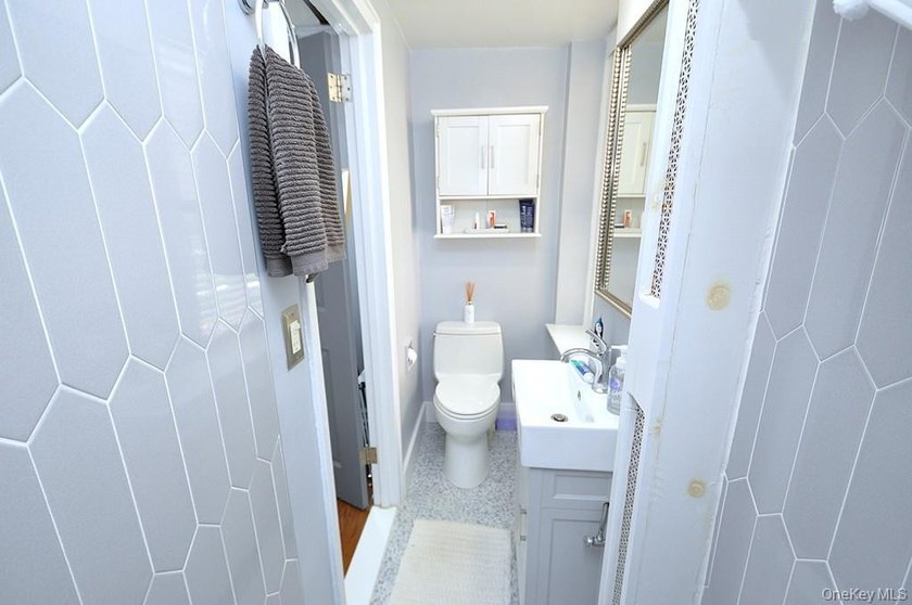 Step into this beautifully renovated 2-bedroom, 2-bath residence - photo 28