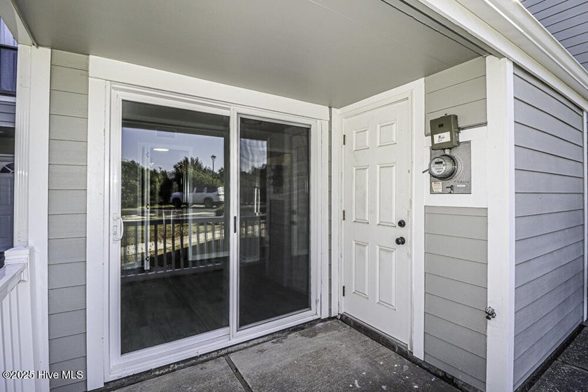 Welcome to this beautifully remodeled 2-bedroom, 2.5-bathroom - photo 6