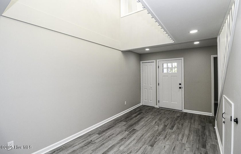 Welcome to this beautifully remodeled 2-bedroom, 2.5-bathroom - photo 7