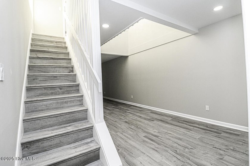 Welcome to this beautifully remodeled 2-bedroom, 2.5-bathroom - photo 10