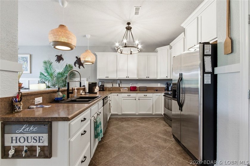 Here is an opportunity to purchase this 3-bedroom, 3-bath - photo 7