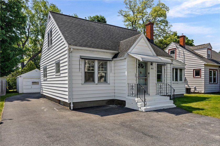 This is the first time this house has ever hit the market!! - photo 3