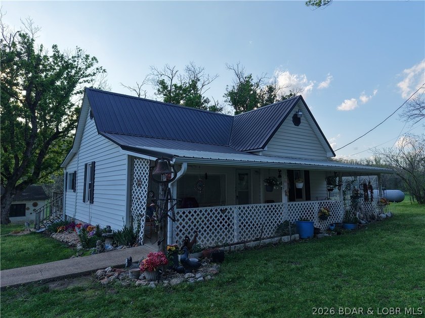 Live the best of both worlds-peaceful country living just - photo 4