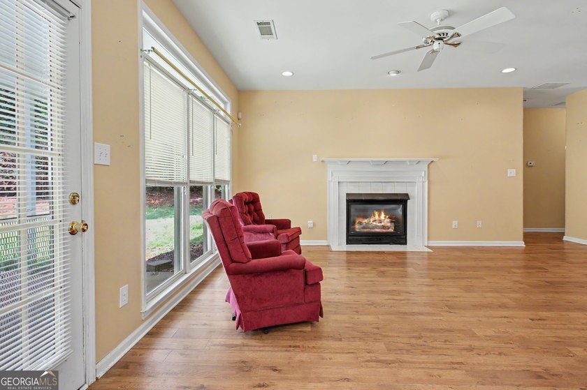 Welcome home to this spacious ranch situated on a private 1+ - photo 25