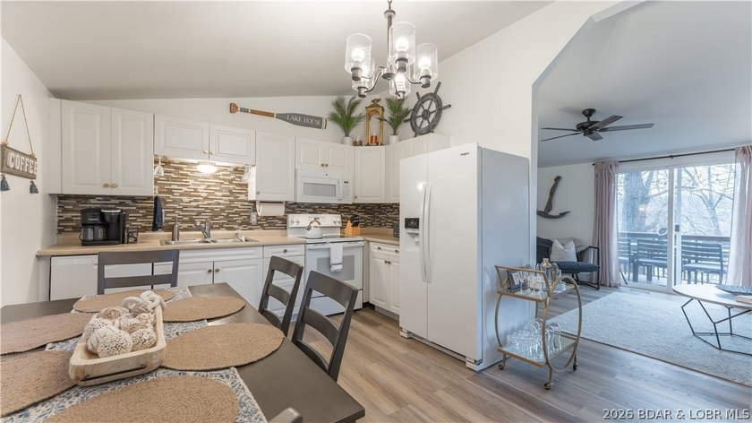 SUCCESSFUL, ESTABLISHED NIGHTLY RENTAL &amp; affordable lake area - photo 8