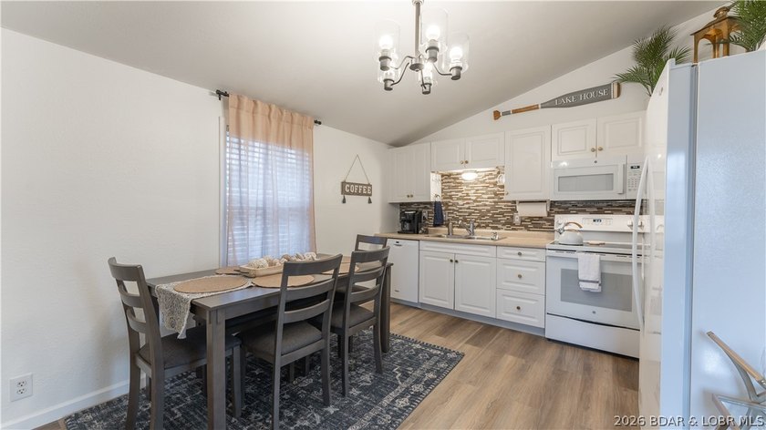 SUCCESSFUL, ESTABLISHED NIGHTLY RENTAL &amp; affordable lake area - photo 9