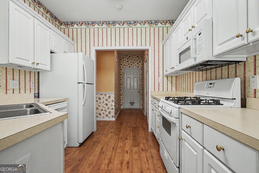 Welcome home to this spacious ranch situated on a private 1+ - photo 29