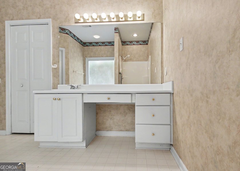 Welcome home to this spacious ranch situated on a private 1+ - photo 45
