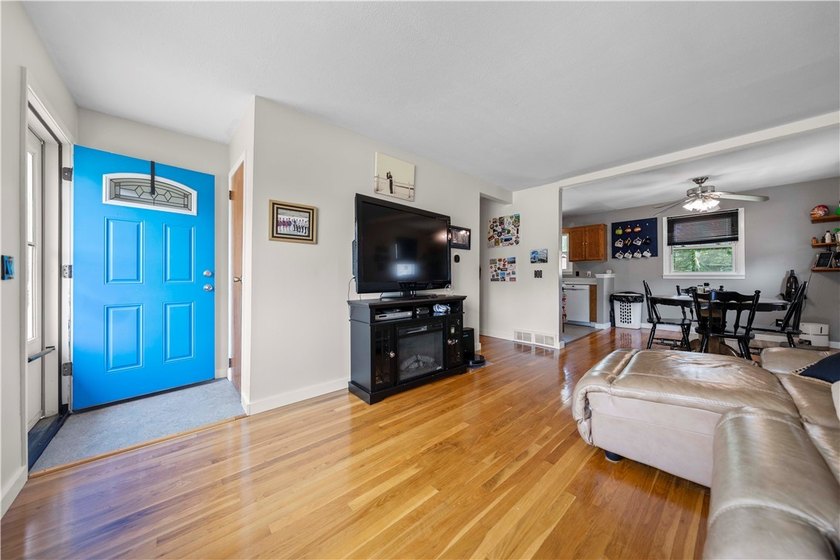 Welcome to 18 Chester Avenue! This beautifully maintained - photo 5