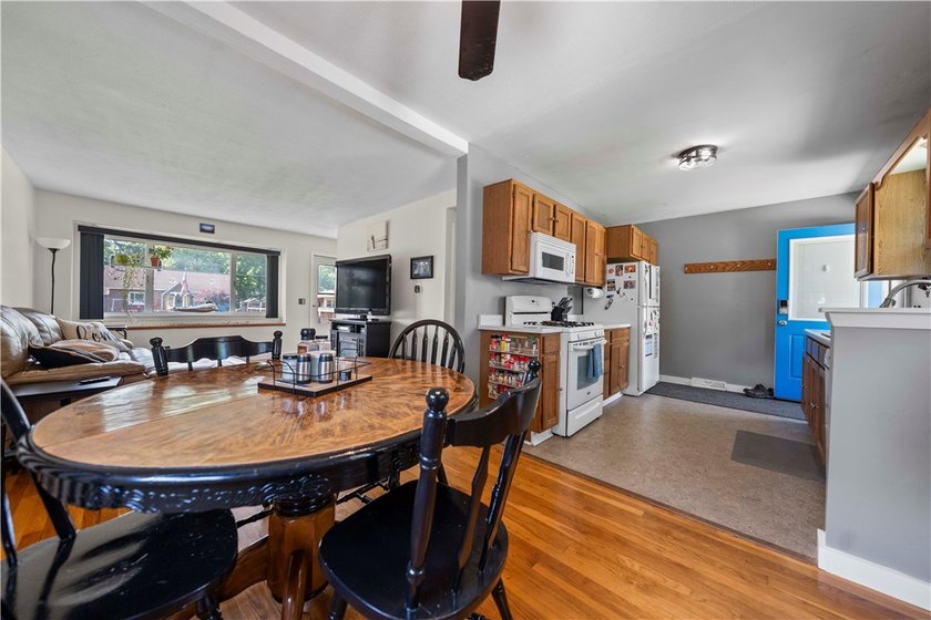 Welcome to 18 Chester Avenue! This beautifully maintained - photo 10