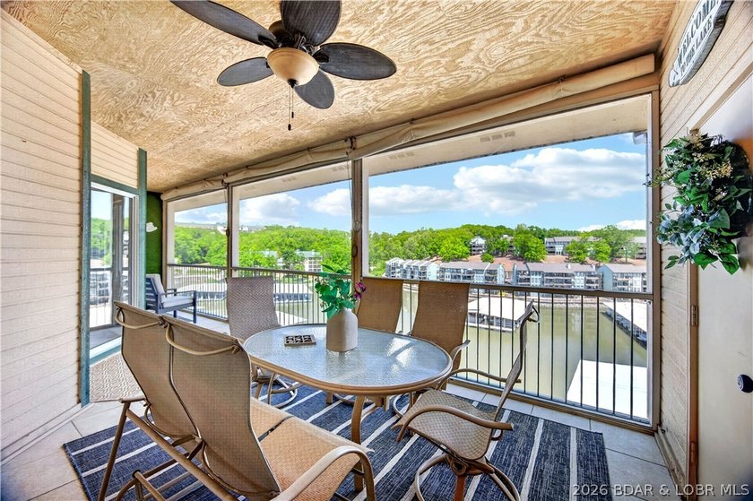 Top-floor living with beautiful lake views and plenty of space - photo 4