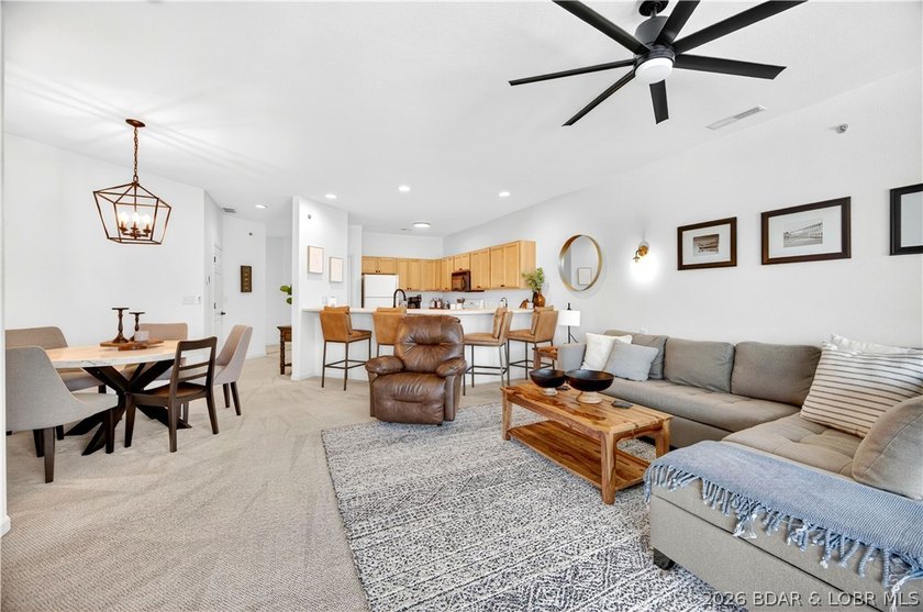 Top-floor living with beautiful lake views and plenty of space - photo 10