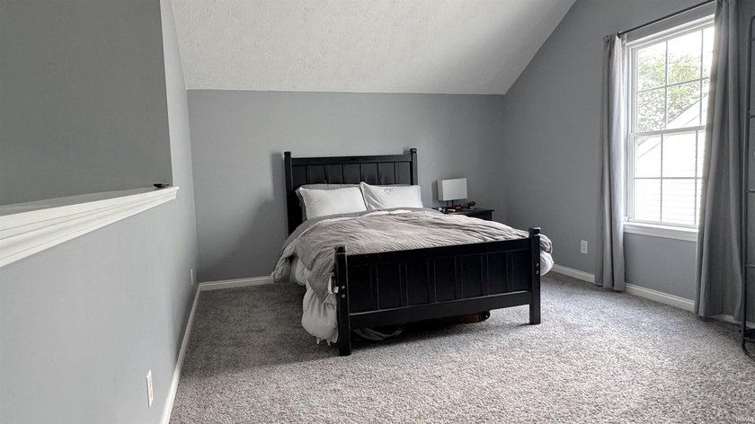 Welcome home to this beautifully maintained 3-bedroom, 2-bath - photo 21