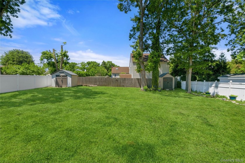 Lovely updated, expanded ranch in West Islip school district - photo 30