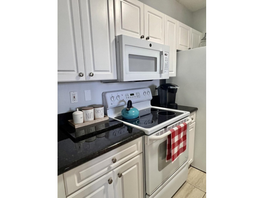 For sale - Beautifully furnished condo at The Tower Condo at - photo 18