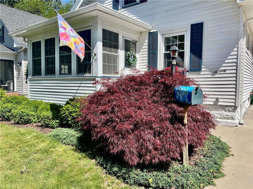 Welcome home to this charming 4-bedroom property offering the - photo 5