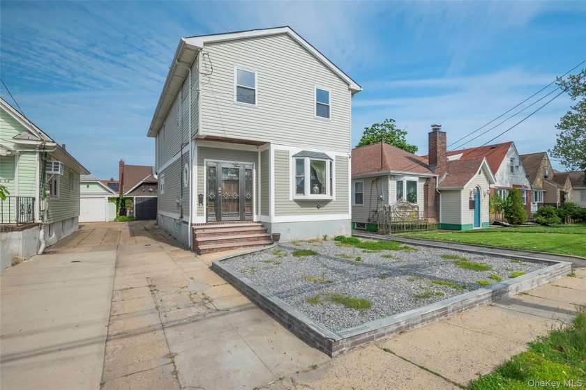 Welcome to this spacious 5-bedroom, 3 bathroom home located in - photo 13