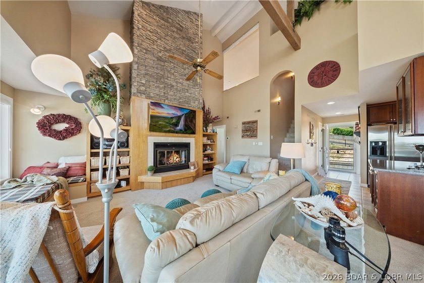 Move right in and start enjoying the lake! This turn-key - photo 4