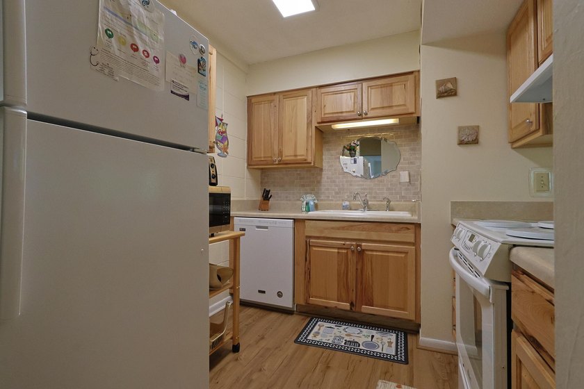 Fully furnished and rental-ready! This 2 bed, 2 bath unit - photo 13