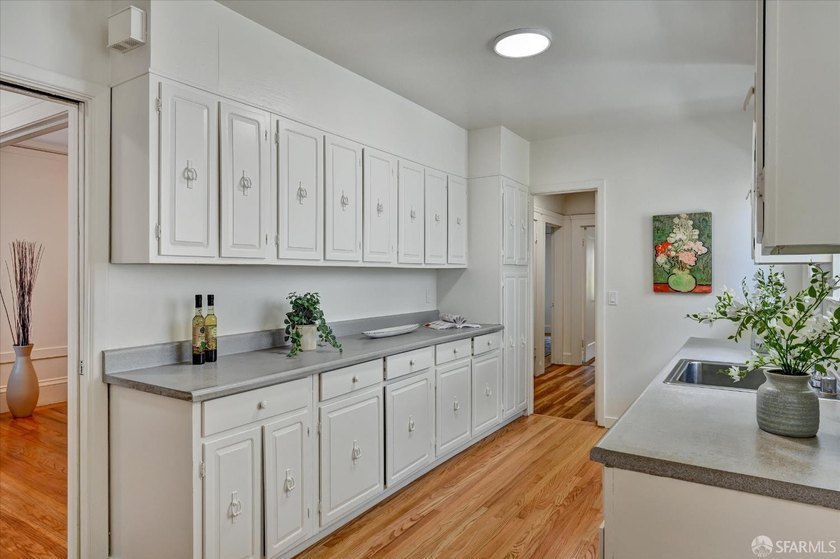 Beautiful Central Sunset semi-detached home ideally located just - photo 13