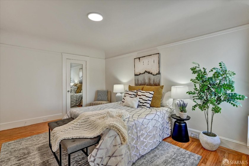 Beautiful Central Sunset semi-detached home ideally located just - photo 16