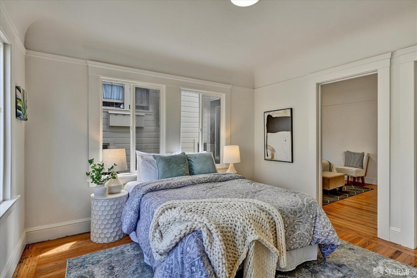 Beautiful Central Sunset semi-detached home ideally located just - photo 22