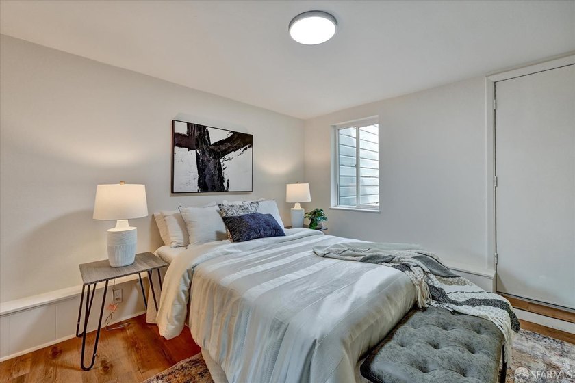 Beautiful Central Sunset semi-detached home ideally located just - photo 31