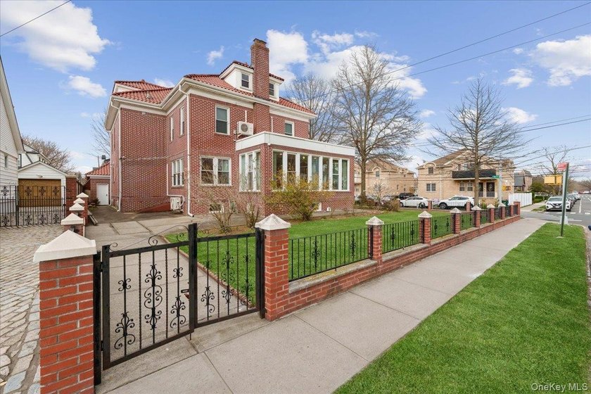 Welcome to the heart of Bayside - a rare opportunity to own a - photo 4