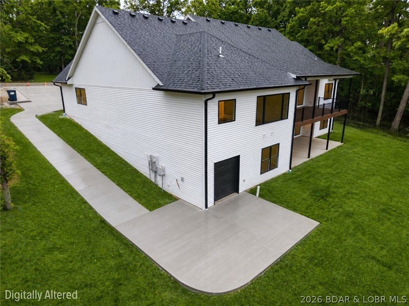 Impressive brand new construction in the sought-after Porto Cima - photo 2