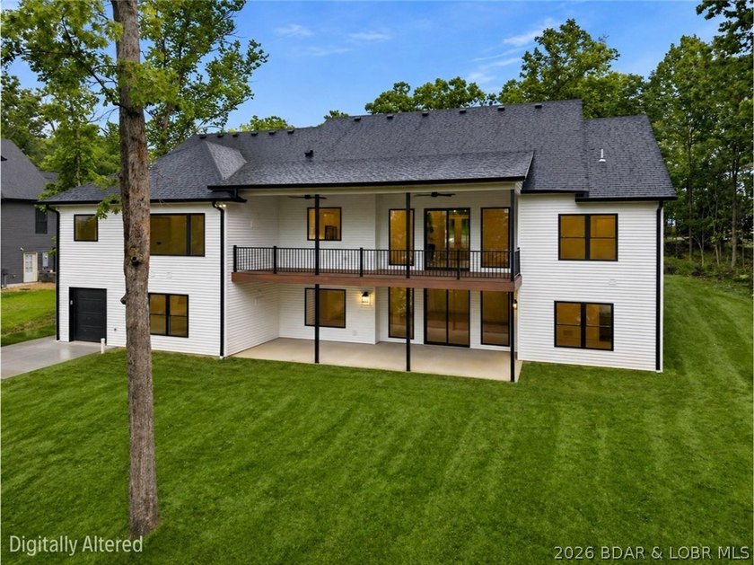 Impressive brand new construction in the sought-after Porto Cima - photo 3