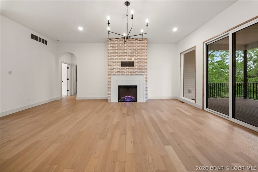 Impressive brand new construction in the sought-after Porto Cima - photo 6